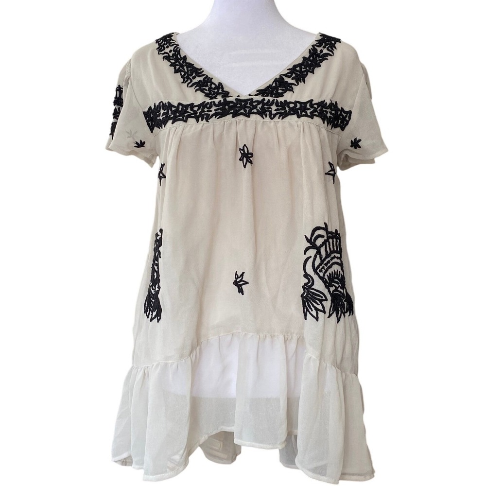 Anthropologie‎ Embroidered Babydoll Ruffle Cream Top Boho Small Coastal Seashell